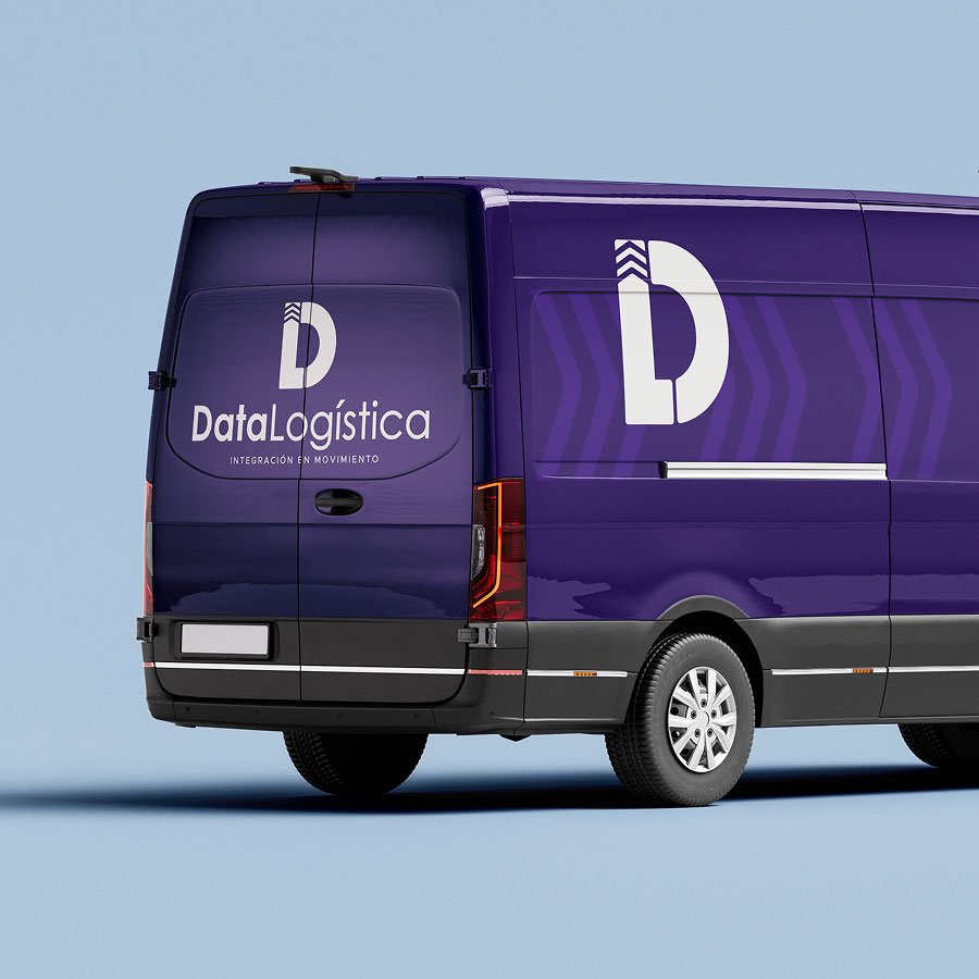 Aplicación de la identidad visual de Data Logística en vehículo corporativo
